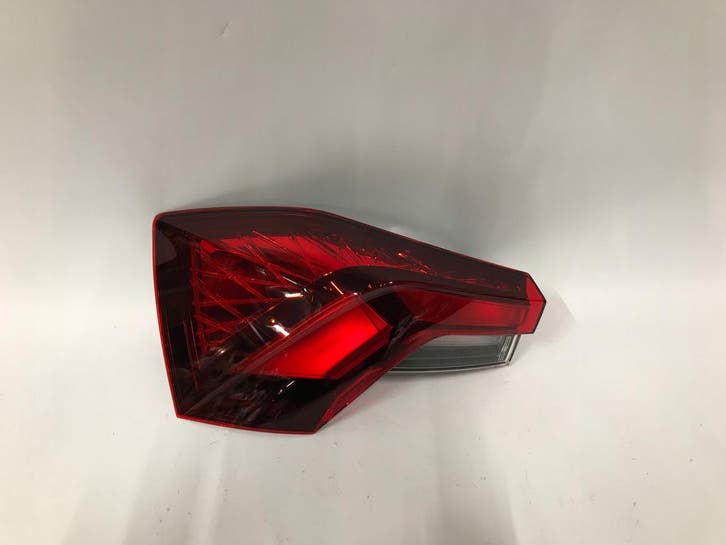 Skoda KAMIQ 2024 LIFT achterlicht links HIGH 658945207A, Autos : Pièces & Accessoires, Éclairage, Envoi