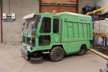 Veiling: Veegmachine Hofmans HMF400 Diesel, Ophalen
