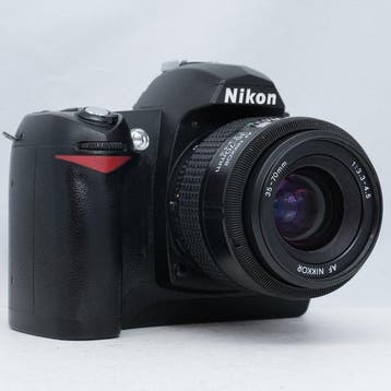 Nikon D70 + AF Nikkor 35-70mm F3.3-4.5 Appareil photo reflex