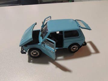 saratov urss 1:43 - Modèle réduit - Lada niva 2121, Hobby en Vrije tijd, Nieuw
