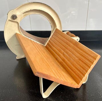 Raadvad - Ove Larsen - Coupe-pain - Type 294 - Bois de