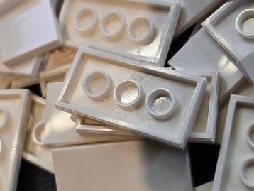 Lego Onderdelen - New Tile 2 x 4 White 300pcs, Kinderen en Baby's, Nieuw