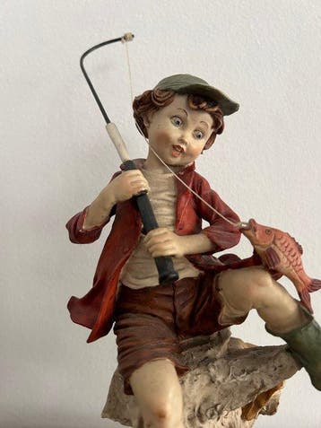Giuseppe Armani, Capodimonte - Beeldje - Boy with fish -