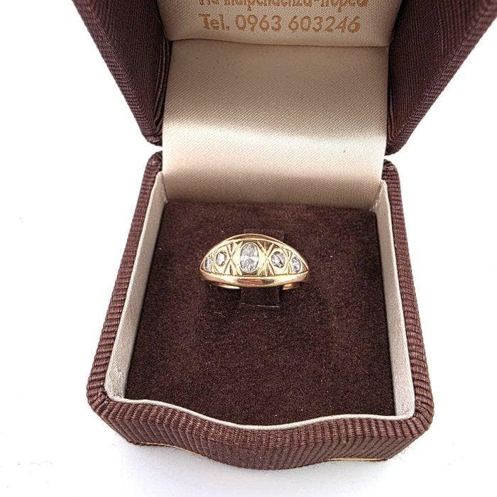 Ring - 18 karaat Geel goud - 0.70ct. tw. Diamant, Handtassen en Accessoires, Ringen