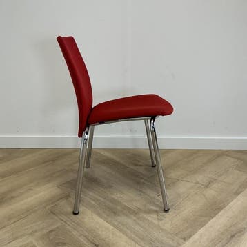 Eromes kantinestoel / stapelstoel, rood - chroom, Huis en Inrichting, Stoelen, Gebruikt, Eén