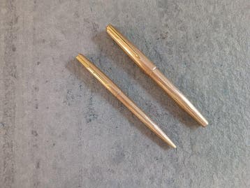 Parker - Pluma y bolígrafo Parker 61 plaqué oro 12K. Años, Verzamelen, Nieuw