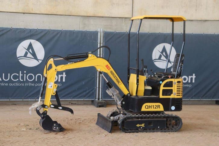 Veiling: Minigraver AGT Industrial QH12R Benzine 2024, Articles professionnels, Machines & Construction | Grues & Excavatrices