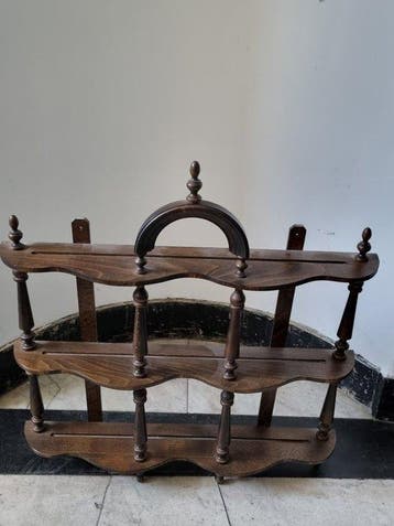 Klassisches Wandregal aus Holz – Tellerregal – Gedrechseltes, Antiek en Kunst