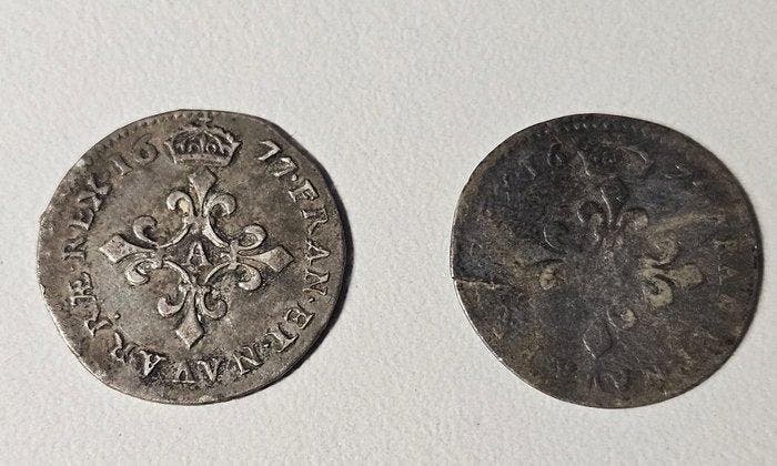 Frankrijk. Louis XIV (1643-1715). 4 Sols 1675/1677 (2 coins), Timbres & Monnaies, Monnaies | Europe | Monnaies non-euro