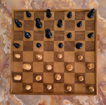 Handmade - Schaakspel - Schaakspel met opstaande rand en, Antiek en Kunst