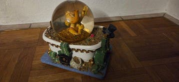 Beeldje - Walt Disney Scrooge McDuck Coin Bathtub Money Gold, Verzamelen, Nieuw