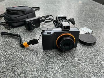 Ricoh GR iii + 28mm Viewfinder street edition Digitale