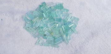 Couleur vert clair exceptionnelle, aigue-marine brute., Verzamelen