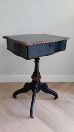 Horrix - Tafel - Willem III naaitafeltje - Hout