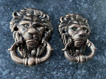 Ornement décoratif (2) - Europe - Deux heurtoirs de porte en
