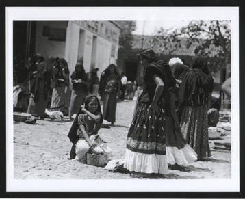 Tina Modotti (1896–1942) - Women in the Market
