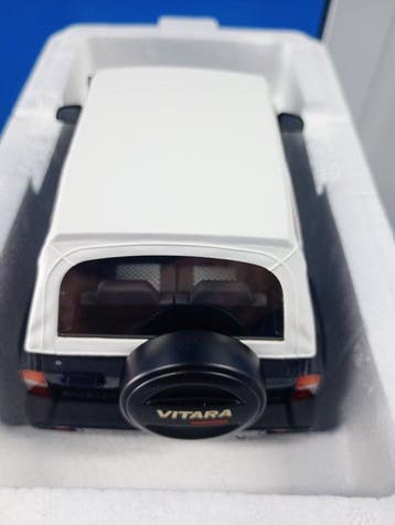 Otto Mobile 1:18 - Model sportwagen - Suzuki Vitara