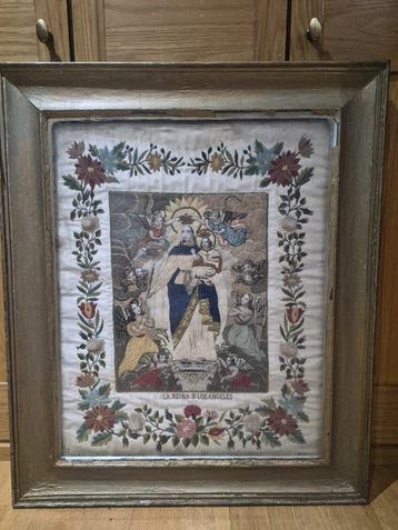 Grote ingelijste religieuze borduurkunst - La Reina de los