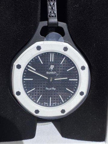 Swatch Royal Pop - Swatch × Audemars Piguet OCHO NEGRO -, Handtassen en Accessoires, Nieuw