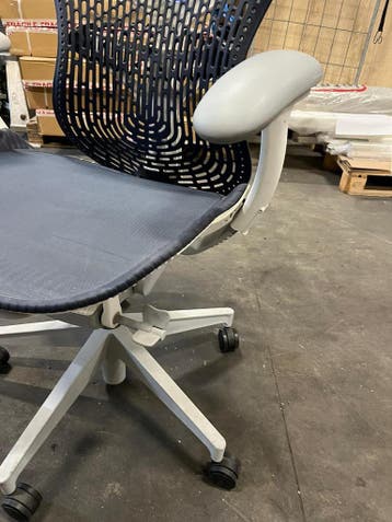 Herman Miller Mirra 2 Triflex (Limited Edition), Nieuw, Bureaustoel, Ergonomisch, Verzenden