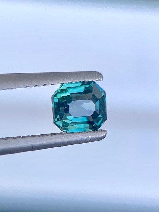 Zonder minimumprijs - 1 pcs Blauw, Groen Saffier - 1.05 ct -, Handtassen en Accessoires, Edelstenen