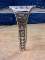 Table - Verre - Pied en bronze argenté à décors de motifs