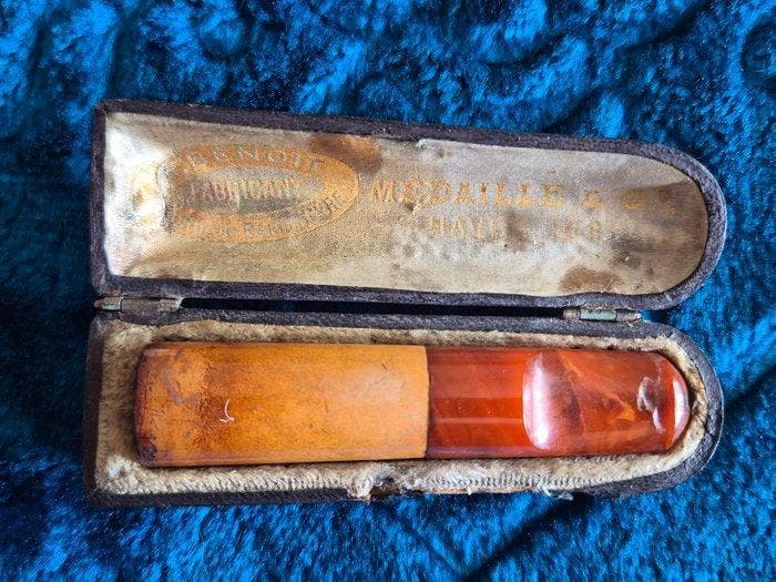 Benoit - Zonder minimumprijs - Sigarettenhouder - Amber,, Verzamelen, Rookartikelen, Aanstekers en Luciferdoosjes