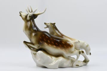 Royal Dux Porzellan-Manufaktur - Beeldje - Stag attacked by, Antiquités & Art