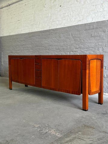 Schuitema - Dressoir - Rijk mahoniefineer, details in