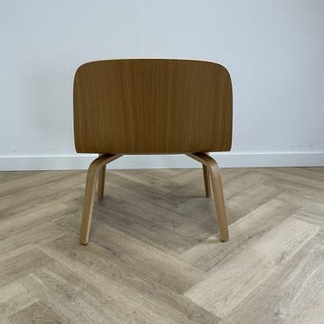 Muuto Visu loungestoel / fauteuil houten van Mika Tolvanen,