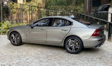 Paudi Model 1:18 - Modelauto - Volvo S60 T5 - 2020, Nieuw