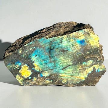 Labradorite naturelle irisée – éclat bleu et doré