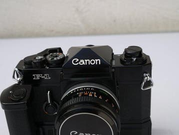 Canon F-1 mit Power Winder F und Canon Lens FD 50mm 1:1.8 SC
