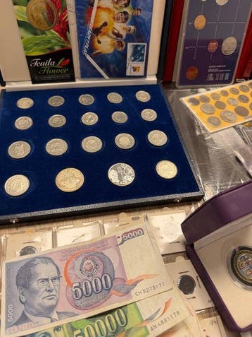 Wereld. Partij diverse munten, penningen, bankbiljetten +, Postzegels en Munten