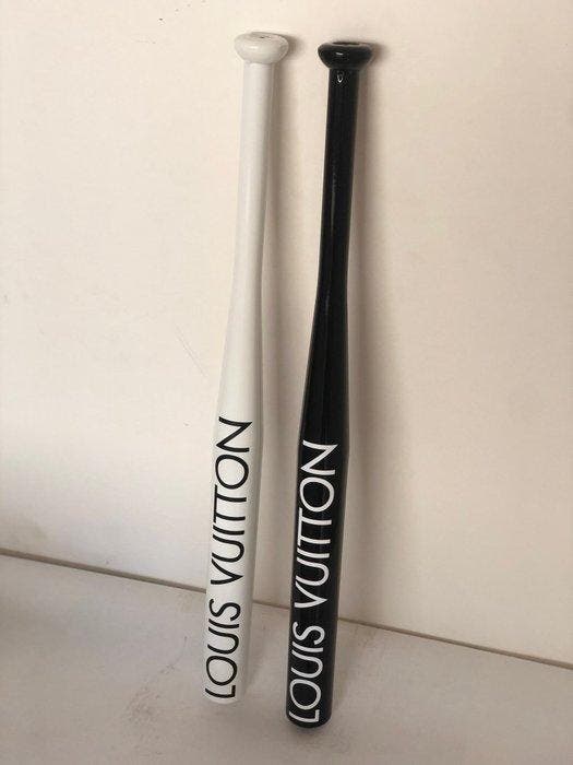 Rob VanMore - 1 + 1 Beating Louis Vuitton, Antiquités & Art, Art | Objets design