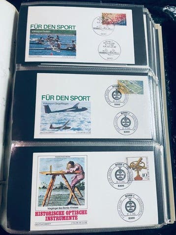 Monde - Collection / Explorateur du monde, Gestempeld