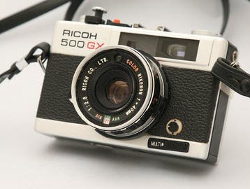 Ricoh 500GX con Rikenon 2,8/40mm | Appareil photo, Audio, Tv en Foto, Fotocamera's Analoog, Nieuw