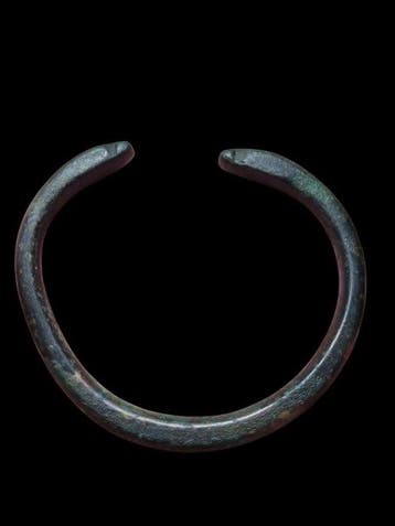 Oud-Grieks Brons, Stunning penannular D-section Armband