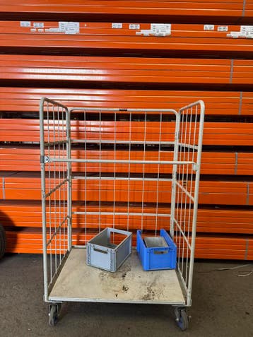 chariot entrepot container roll
