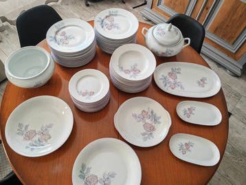 porcelaine de sologne - Service de table pour 12 (57) -