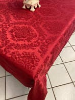 san Leucio - grote en kostbare damastrode tafelkleed -