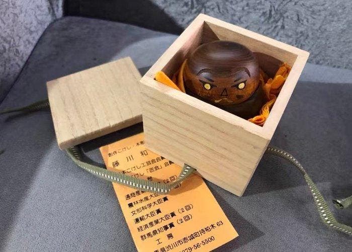 Japanse Daruma houten kogo wierookdoos, met de hand, Antiquités & Art, Antiquités | Autres Antiquités