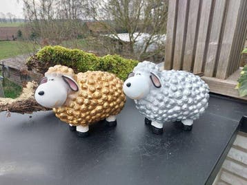 Statue, set of 2 colorful lambs - 17 cm - polyrésine