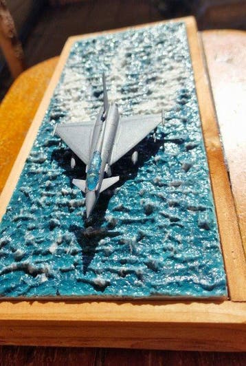 Eurofighter Typhoon – Diorama artigianale con mare in, Kinderen en Baby's, Nieuw
