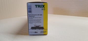 Trix H0 - 22327 - Locomotive électrique (1) - BB 12100 verte, Hobby & Loisirs créatifs