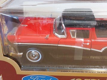 Road Legends 1:18 - Model raceauto - Ford Ranchero 1957, Nieuw