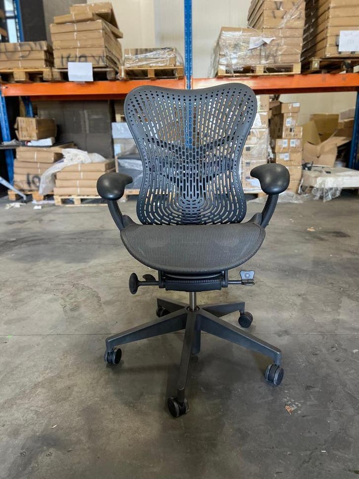 Herman Miller Mirra 2 graphite, triflex uitvoering, Huis en Inrichting, Bureaustoelen, Bureaustoel, Zwart, Zo goed als nieuw, Ergonomisch