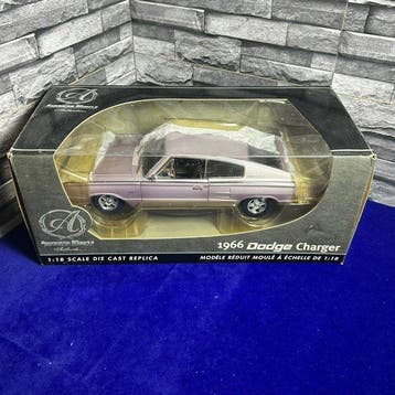 American Muscle 1:18 - Voiture miniature - 1966 Dodge