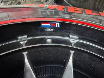 Wiel compleet met band - Pirelli - Tire complete on wheel