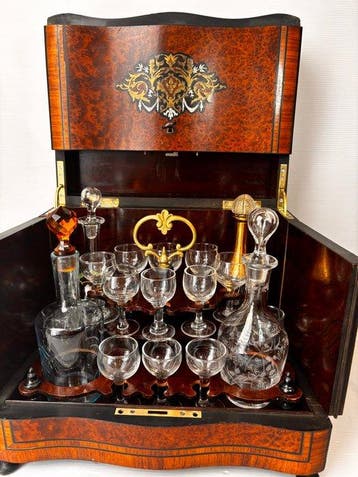 Armoire à liqueurs - Loupe dOrme - Cave à liqueur Napoleon